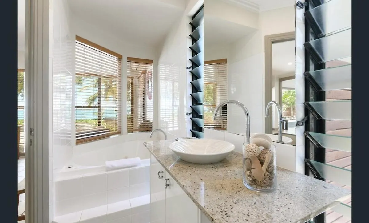 Holiday home Tali Beach House Retreat Oak Beach Australia